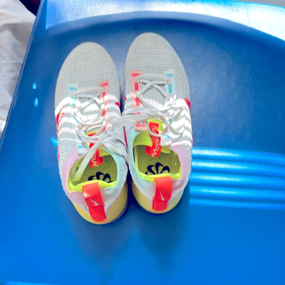 Nike women Beutiful sneakers side 8